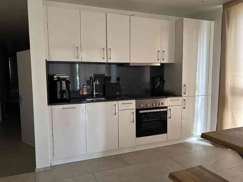 Moderne Neubau 2-Zimmer-Gewerbe-Wohnung mit Terrasse