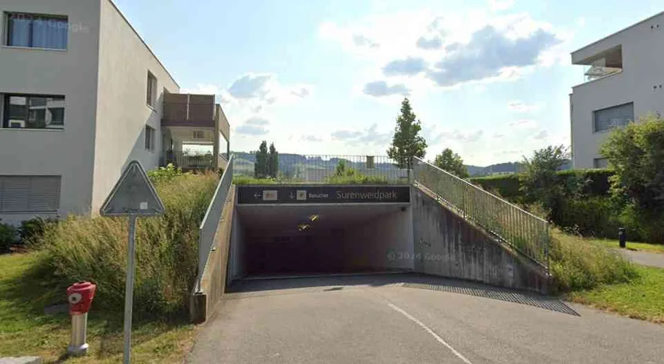 Parkplatz in Einstellhalle Surenweidpark