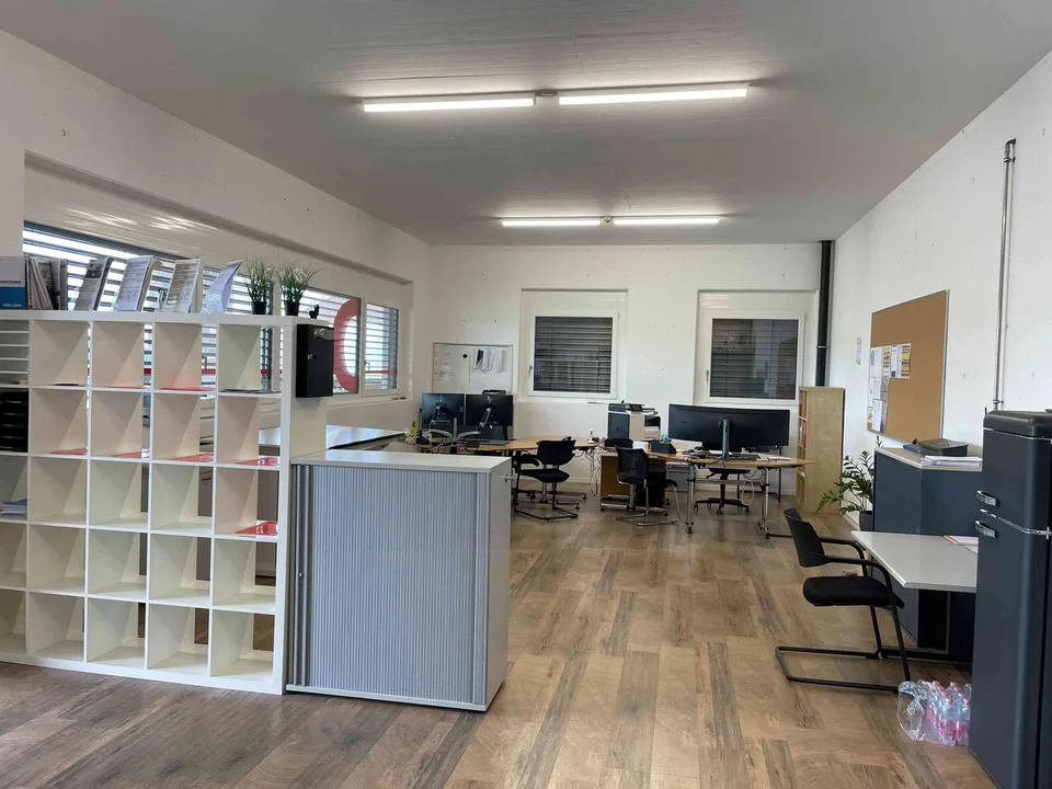 Büro-/Gewerberaum (EG) zu vermieten