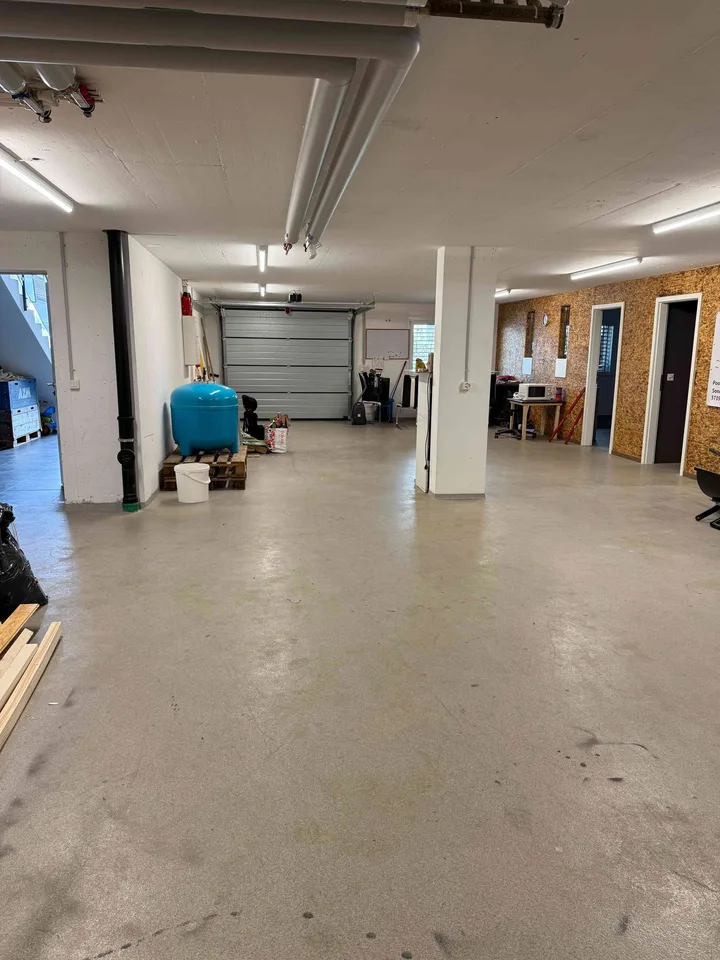 Lager mit Büro und WC