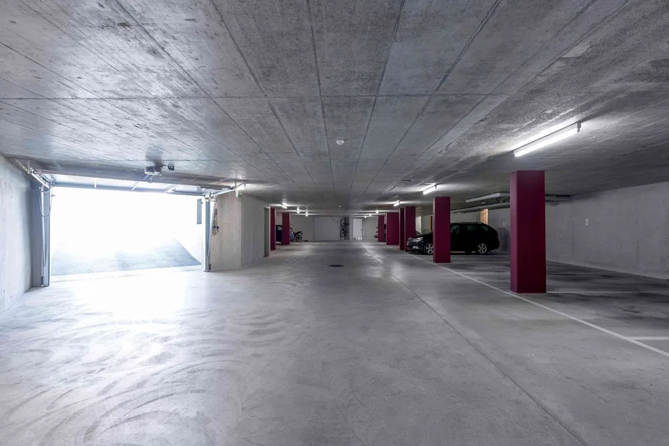 Tiefgaragenplatz zu vermieten (E-Ladestation auf Wunsch verfügbar)