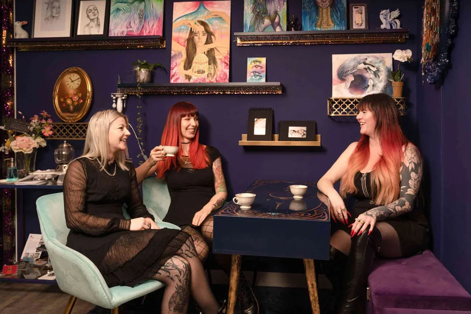 Tattoo-Arbeitsplatz im inspirierenden Frauenstudio zu vermieten