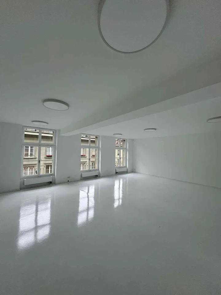 Lichtdurchfluteter, grosser Studioraum nähe Bundeshaus