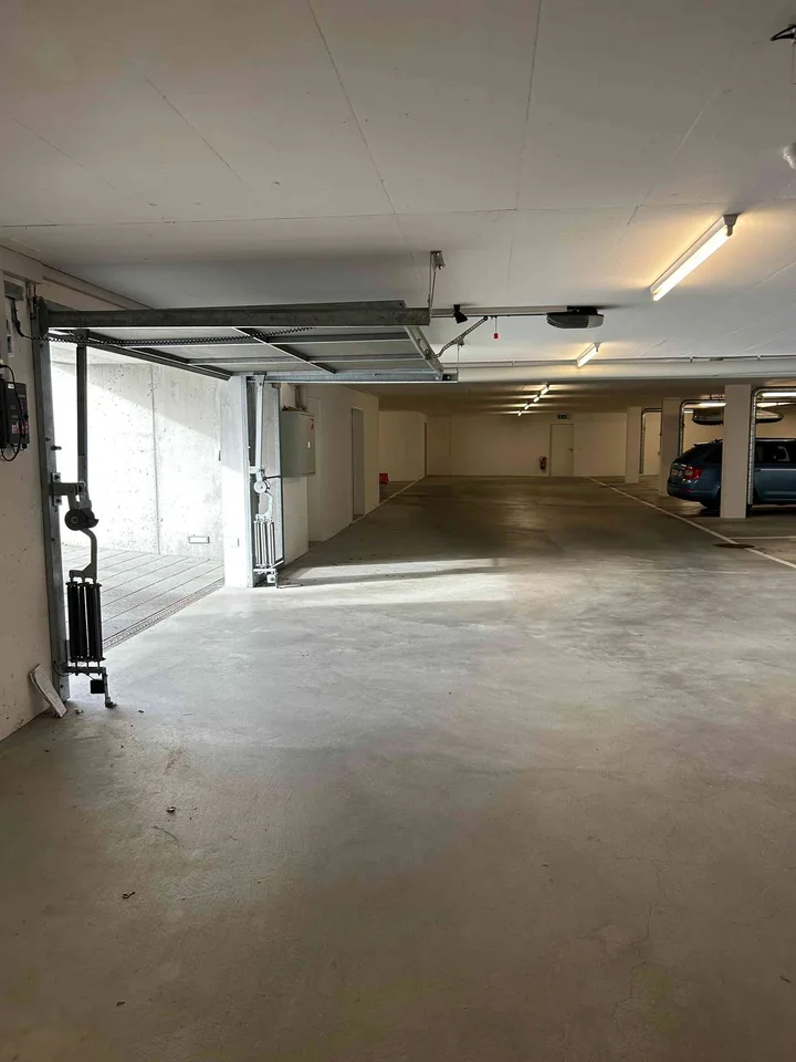 Einstellhallenplatz zu vermieten