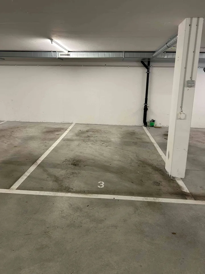 Einstellhallenplatz zu vermieten