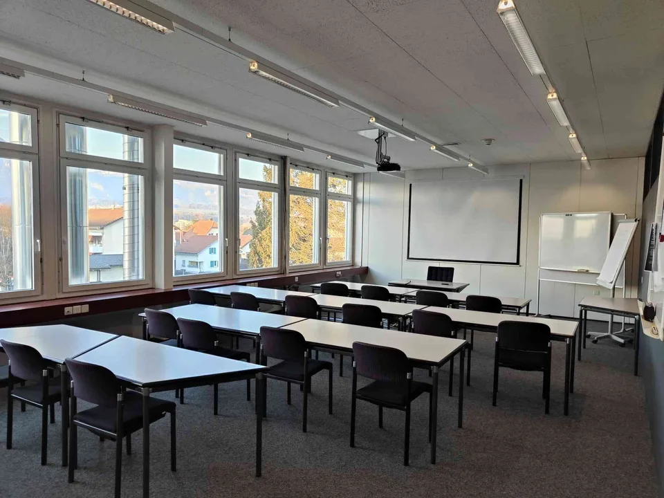 Schulungsraum mit 16 bis 20 Ausbildungsplätzen - Preis/Tag CHF 800.00