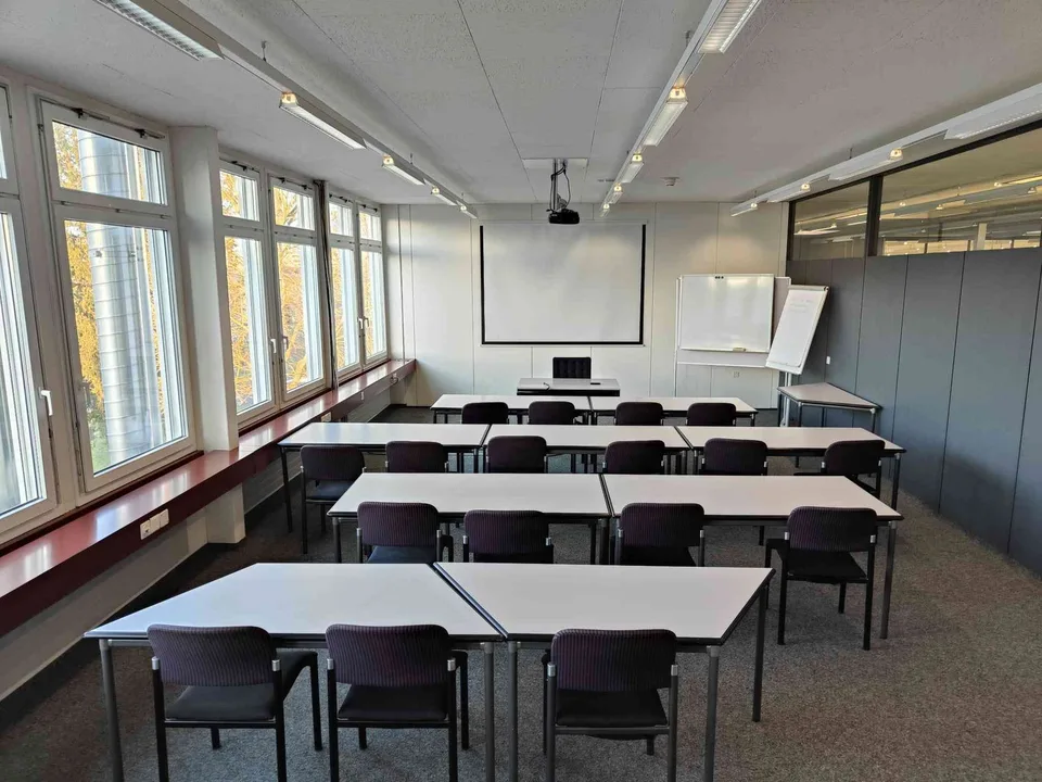 Schulungsraum mit 16 bis 20 Ausbildungsplätzen - Preis/Tag CHF 800.00