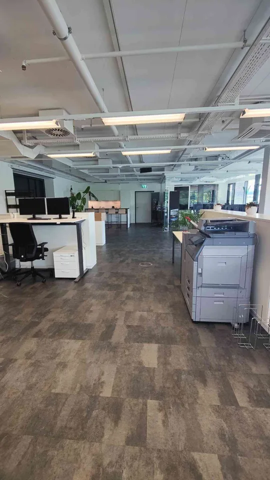 wunderschönes Eckbüro an zentraler Lage