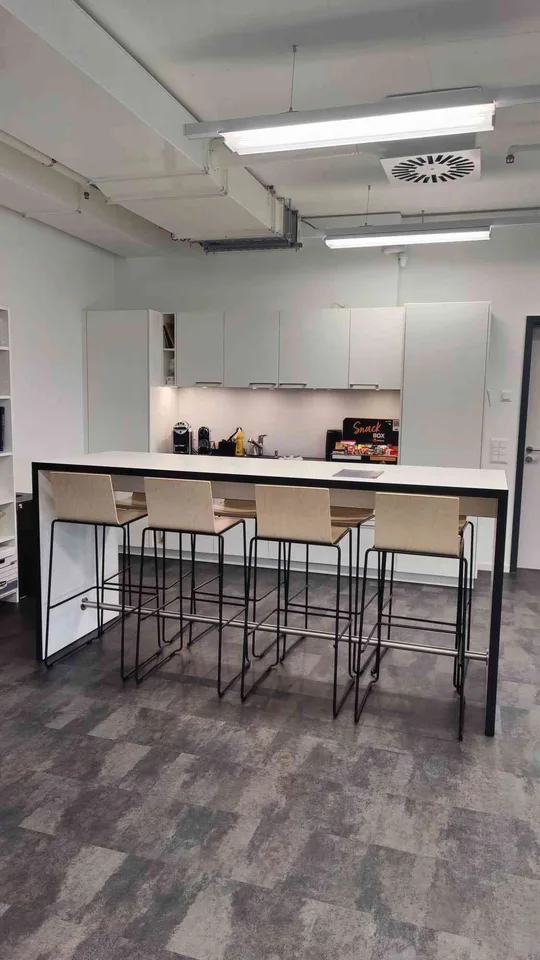 wunderschönes Eckbüro an zentraler Lage