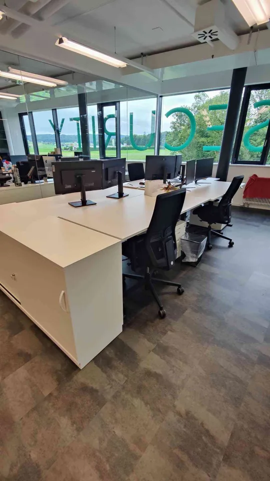 wunderschönes Eckbüro an zentraler Lage