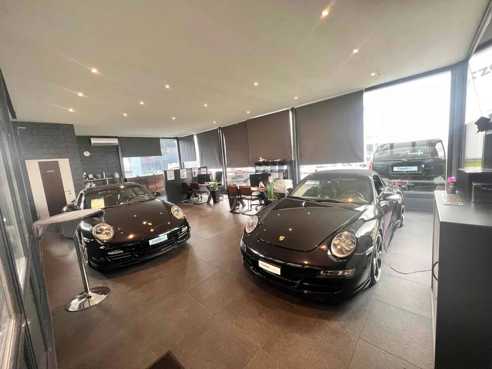 Grosser Verkaufsplatz mit Showroom und Unterdach ab sofort