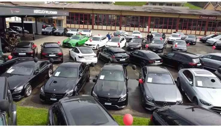 Grosser Verkaufsplatz mit Showroom und Unterdach ab sofort