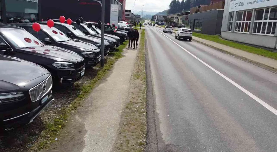Grosser Verkaufsplatz mit Showroom und Unterdach ab sofort