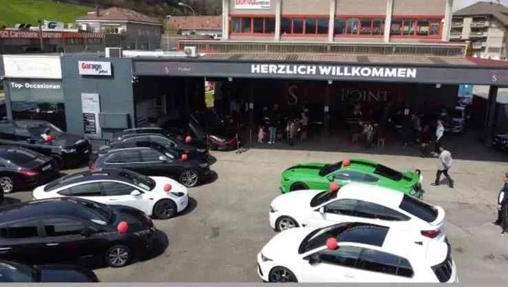Grosser Verkaufsplatz mit Showroom und Unterdach ab sofort