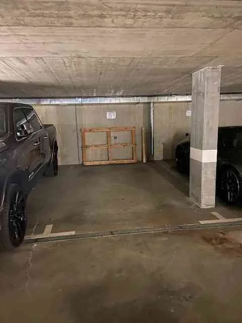 Einstellhallenplatz zu vermieten