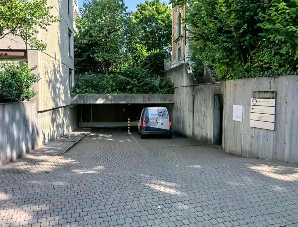 Parkplatz beim Bahnhof Bern (inkl. Ladestation)