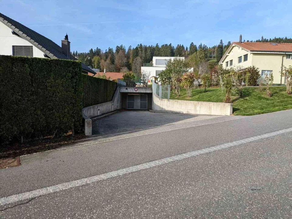 Place de parc en garage collectif à la Chaux-de-fonds
