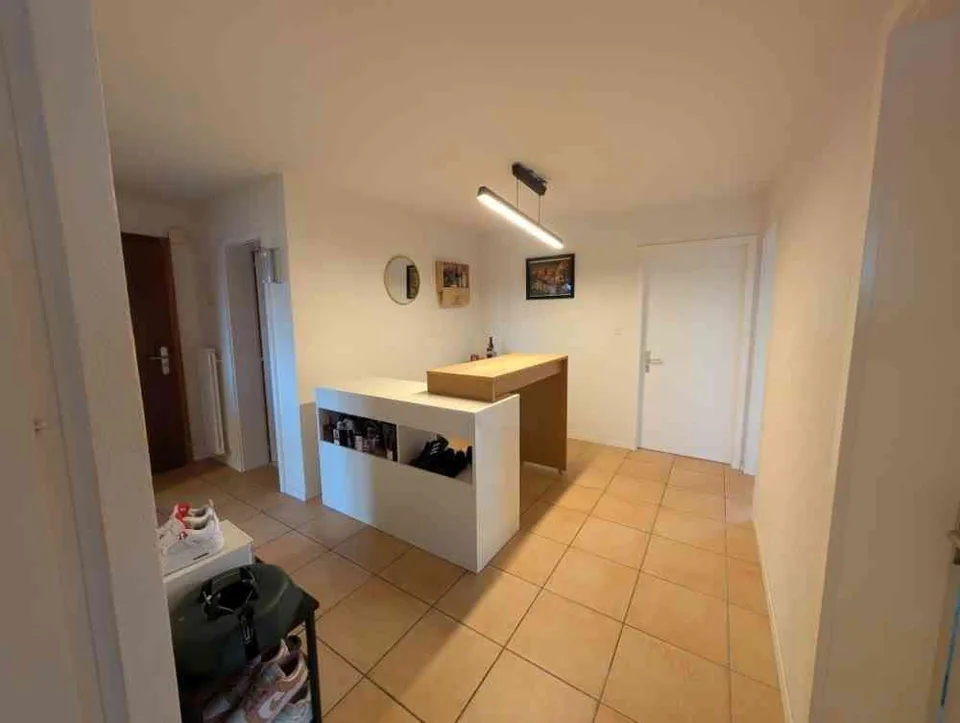 4,5 pièces/92 m² avec balcon 2 salles de bains 2e place de park 30.-