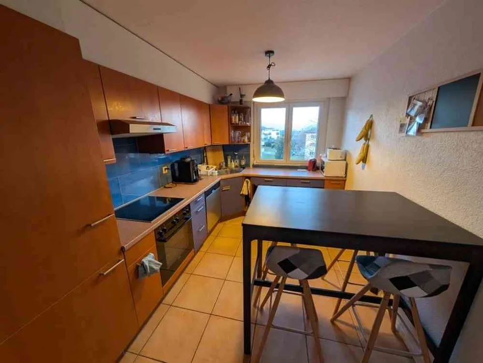 4,5 pièces/92 m² avec balcon 2 salles de bains 2e place de park 30.-