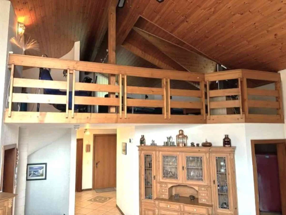 VILLA AUF GRUNDSTÜCK VON 859 M2 - MIT SICHT AUF DEN NEUENBURGERSEE