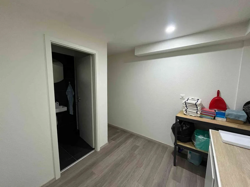 Magnifique bureau/local commercial rénové–excellente visibilité