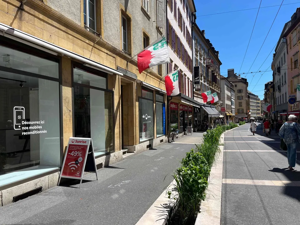Local commercial grandes vitrines rue du Seyon