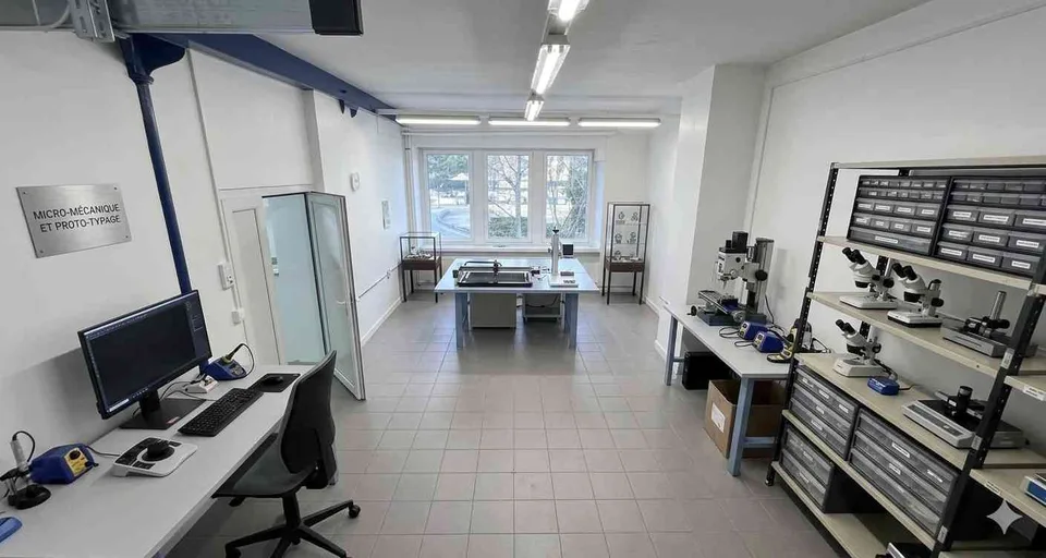 Bureau, atelier lumineux de 2 pièces au centre de La Chaux-de-Fonds