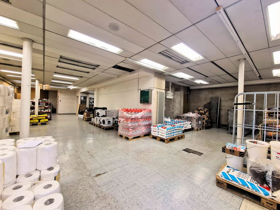 À louer — Local commercial spacieux et lumineux