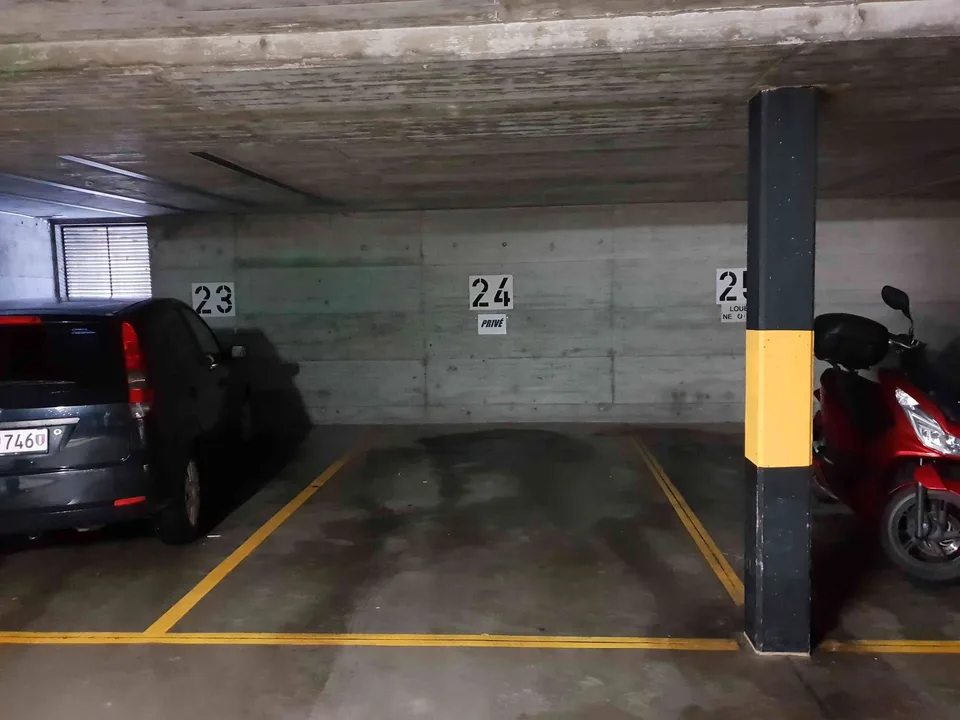 NEUCHATEL PLACE DE PARC dans GARAGE