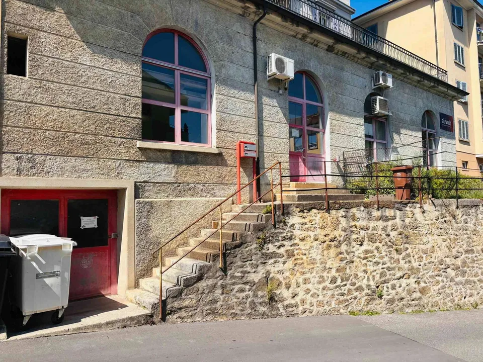 Surface commerciale de 240 m² – Emplacement stratégique à Neuchâtel