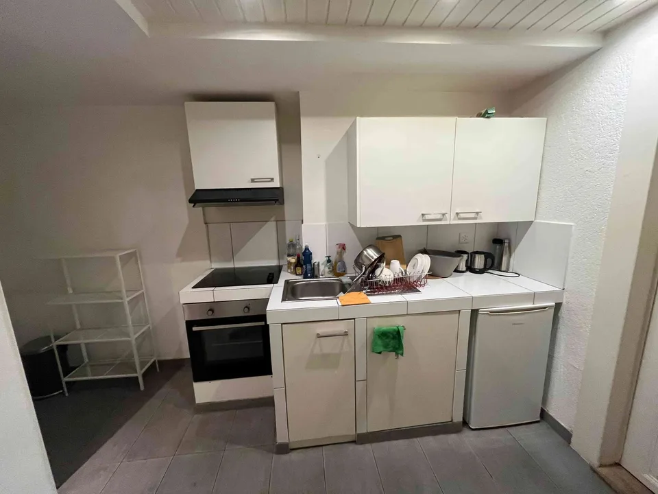 Grande chambre meublée – Centre Neuchâtel