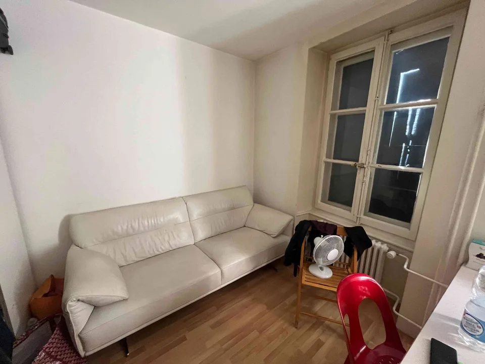 Grande chambre meublée – Centre Neuchâtel