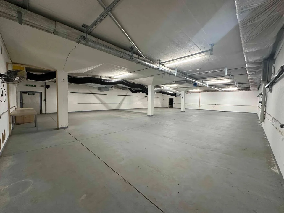 Local à louer en sous-sol 45m2 (pour stockage, musique, association…)