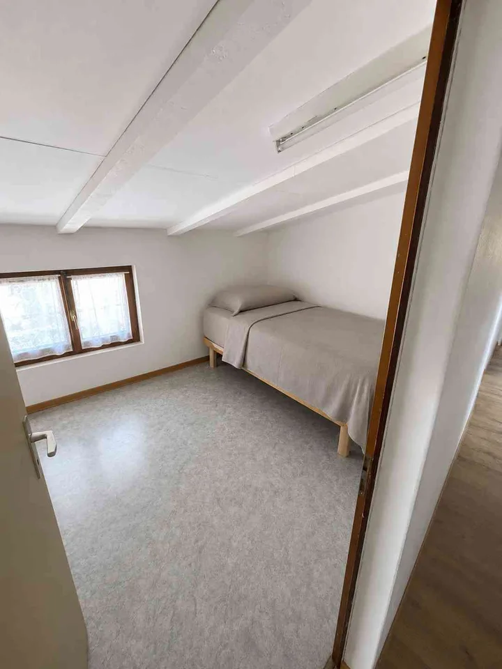 Camere arredate con cucina comune rinnovata – Tutto incluso