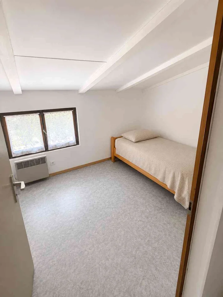 Camere arredate con cucina comune rinnovata – Tutto incluso