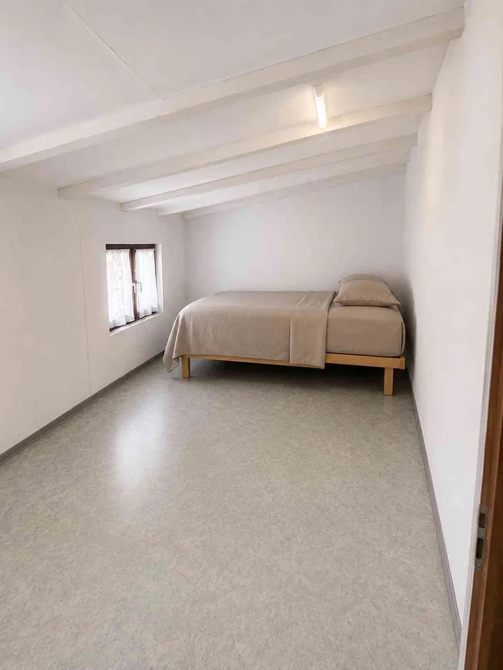 Camere arredate con cucina comune rinnovata – Tutto incluso