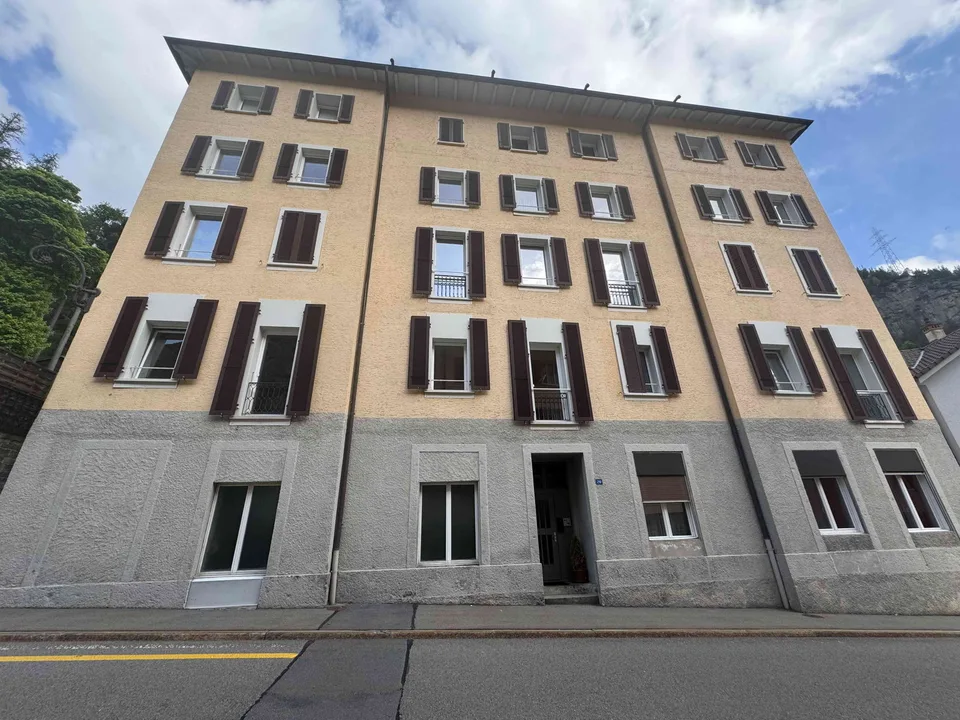 Wohn- und Geschäftshaus mit 10 möblierten Wohnungen, Gewerbeflächen