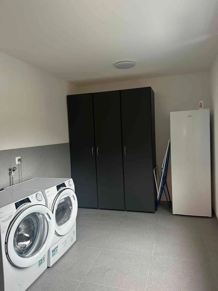 Möbliertes Studio zu vermieten – Neubau 2025, sofort verfügbar!