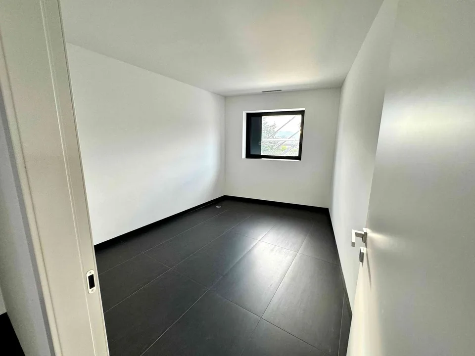VACALLO: SPLENDIDO APPARTAMENTO CON RIFINITURE DI DESIGN