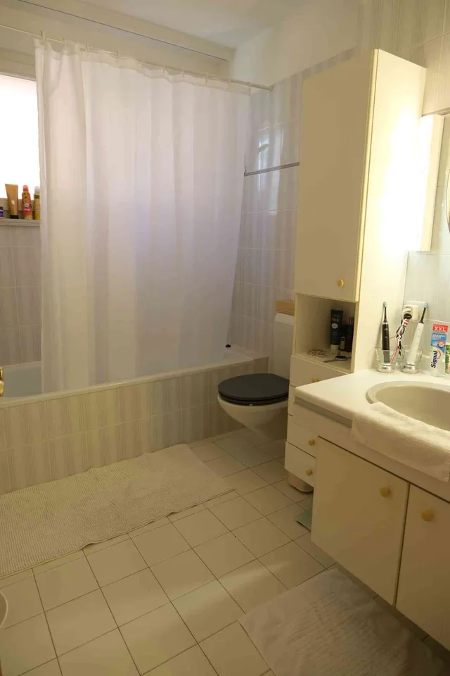 Helle und gepflegte Wohnung mit sonnigem Balkon