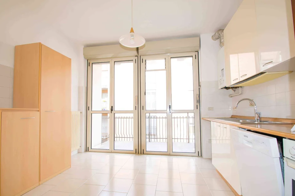 Geräumige, unmöblierte Wohnung zur Miete im Zentrum Luino