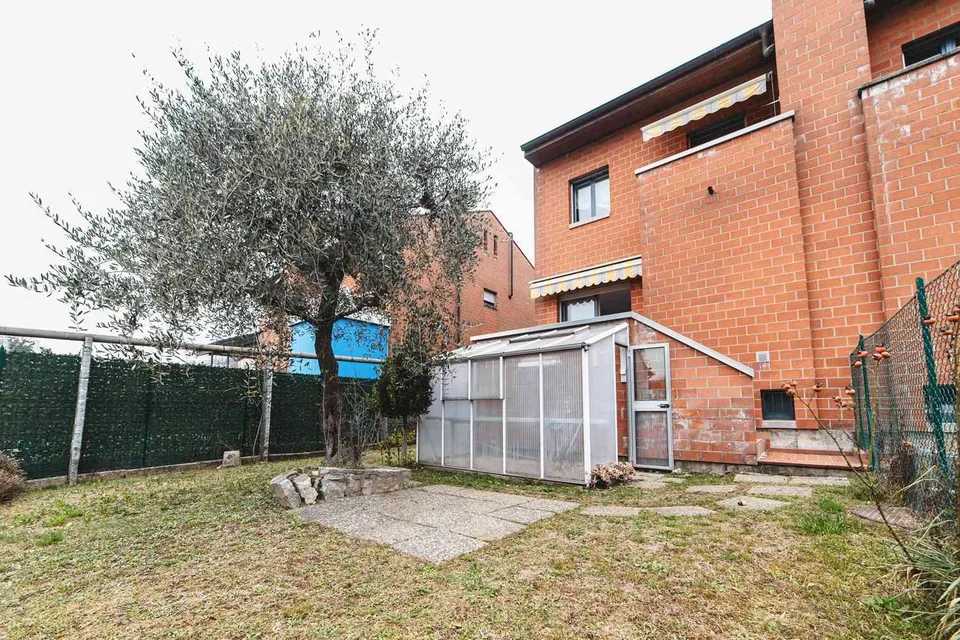Pedrinate, porzione di bifamiliare in affitto.