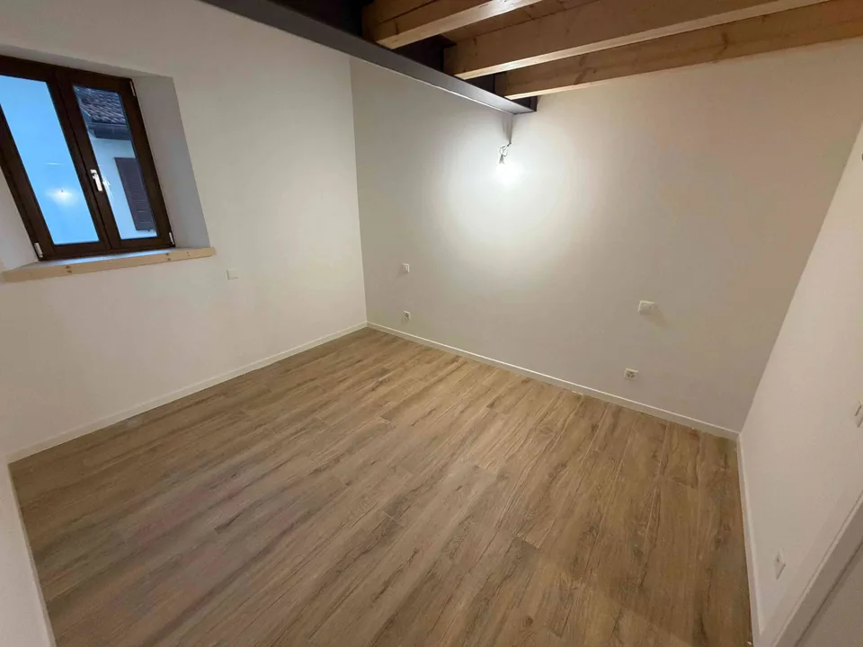 Prima locazione: 2.5 locali con soppalco a Taverne