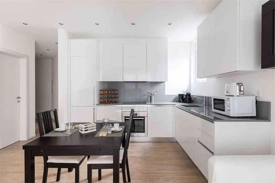 Moderne 2.5-Zimmer-Wohnung mit Balkon und Lift an zentraler Lage