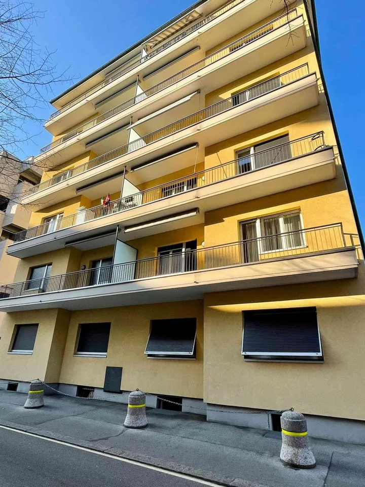Helle 3.5-Zimmer-Wohnung im Hochparterre mit Balkon und schöner Aussic