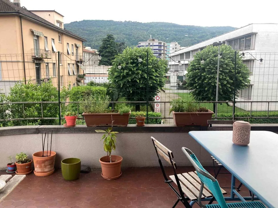 Appartamento design luminoso 2 camere balcone e parcheggio