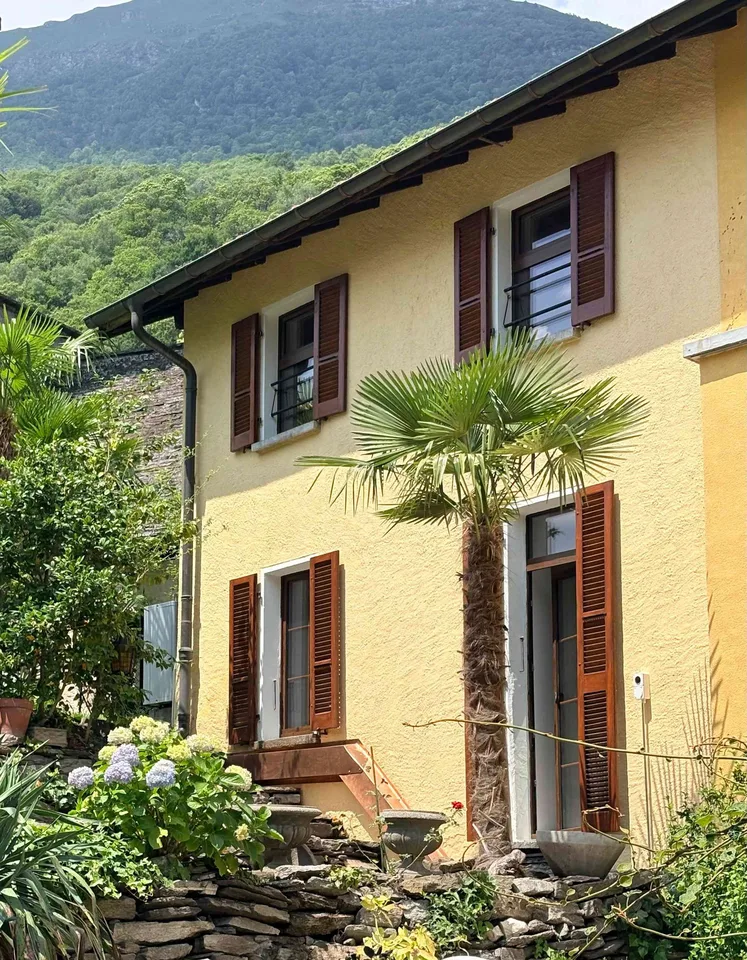 Affittasi casa ristrutturata 5 locali con posteggio e giardino