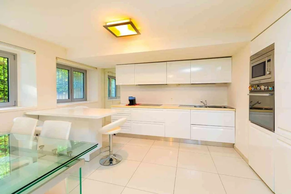 Helle 3.5-Zimmer-Wohnung mit herrlicher Aussicht und Garage in Lugano