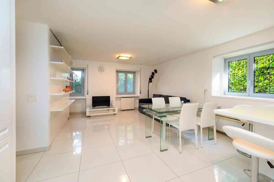 Helle 3.5-Zimmer-Wohnung mit herrlicher Aussicht und Garage in Lugano