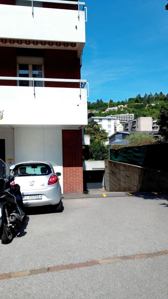 Affittasi posto auto in autorimessa a Via Beltramina, 6900 Lugano